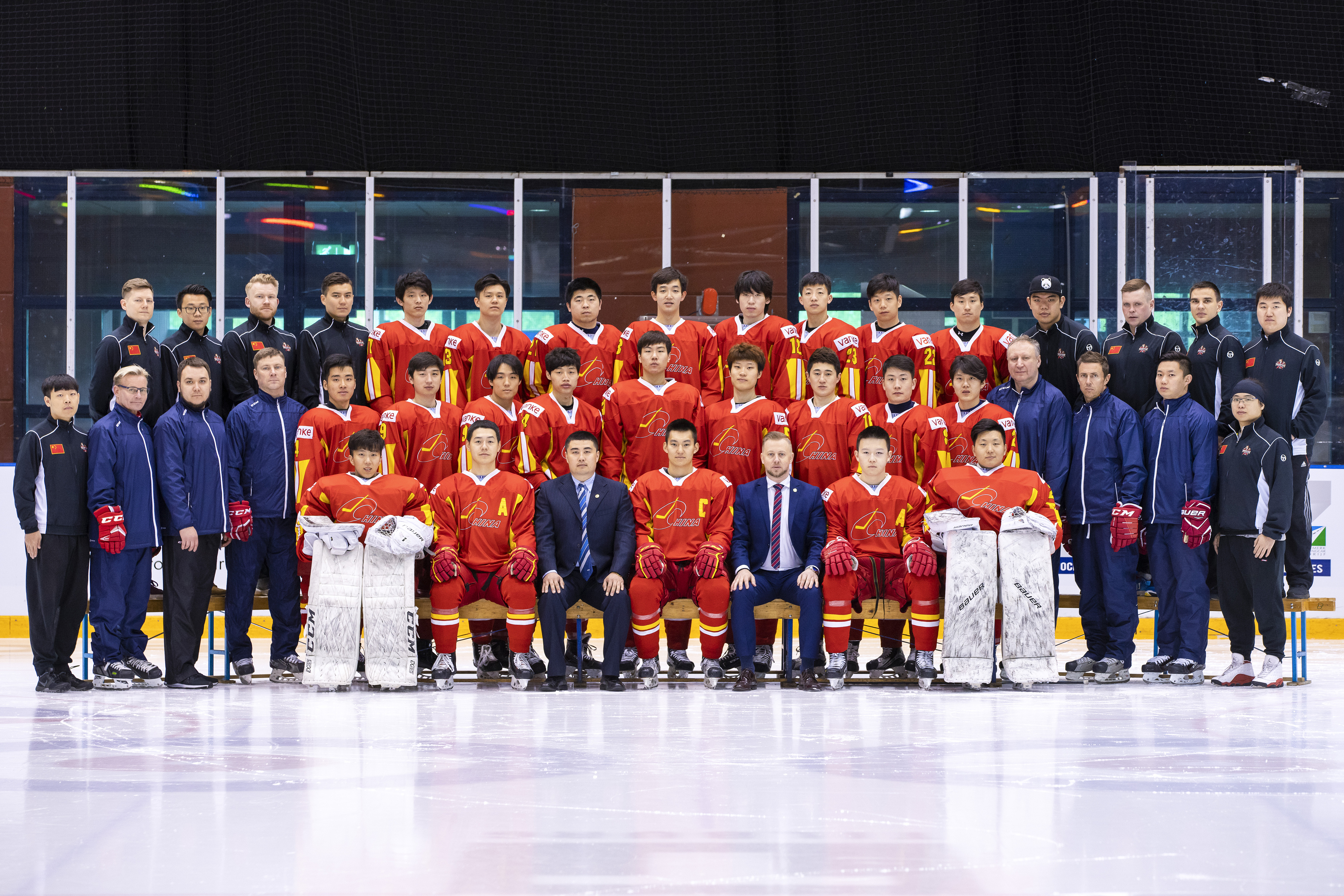 星空体育-世界冰球锦标赛:中国队夺冠飘扬