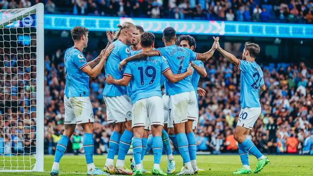 曼城主场轻松获胜，扩大领先优势