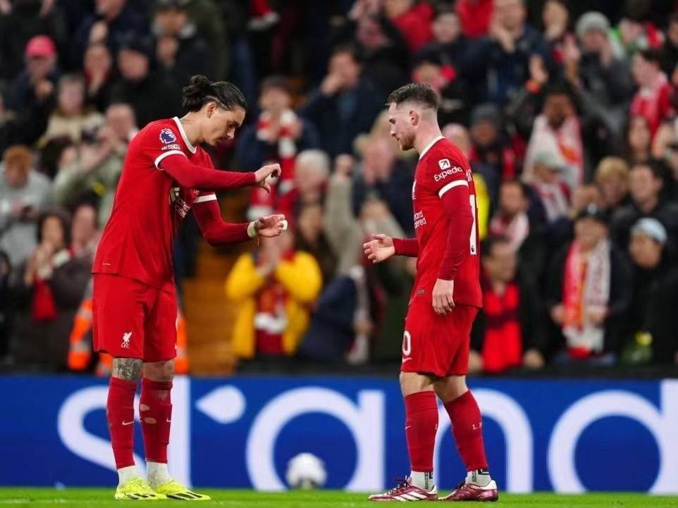 星空体育-曼城主场险胜阿森纳，卫冕冠军实现三连胜