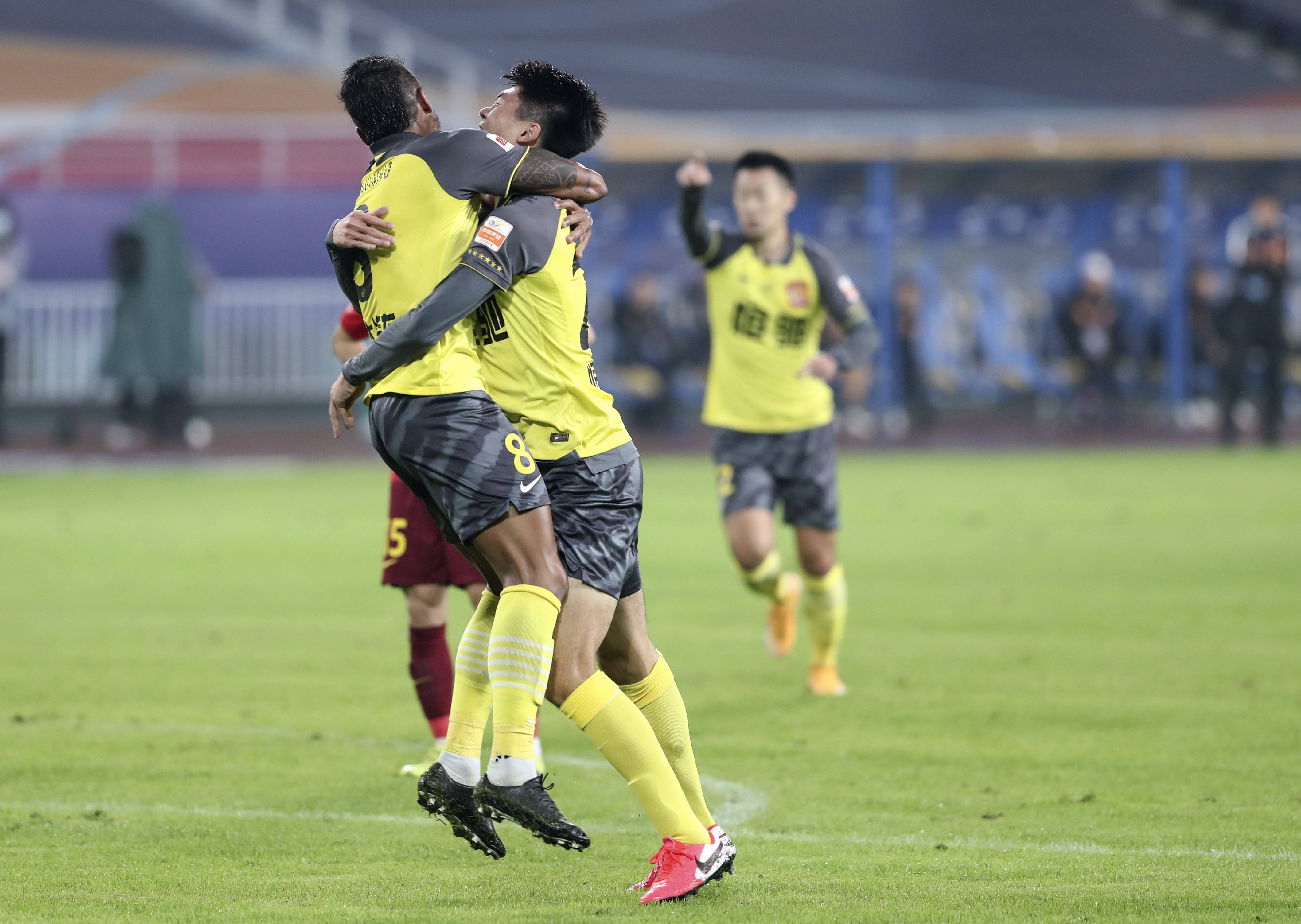 广州富力客场战胜河北华夏幸福,取得连胜 广州富力客场战胜河北华夏幸福,取得连胜