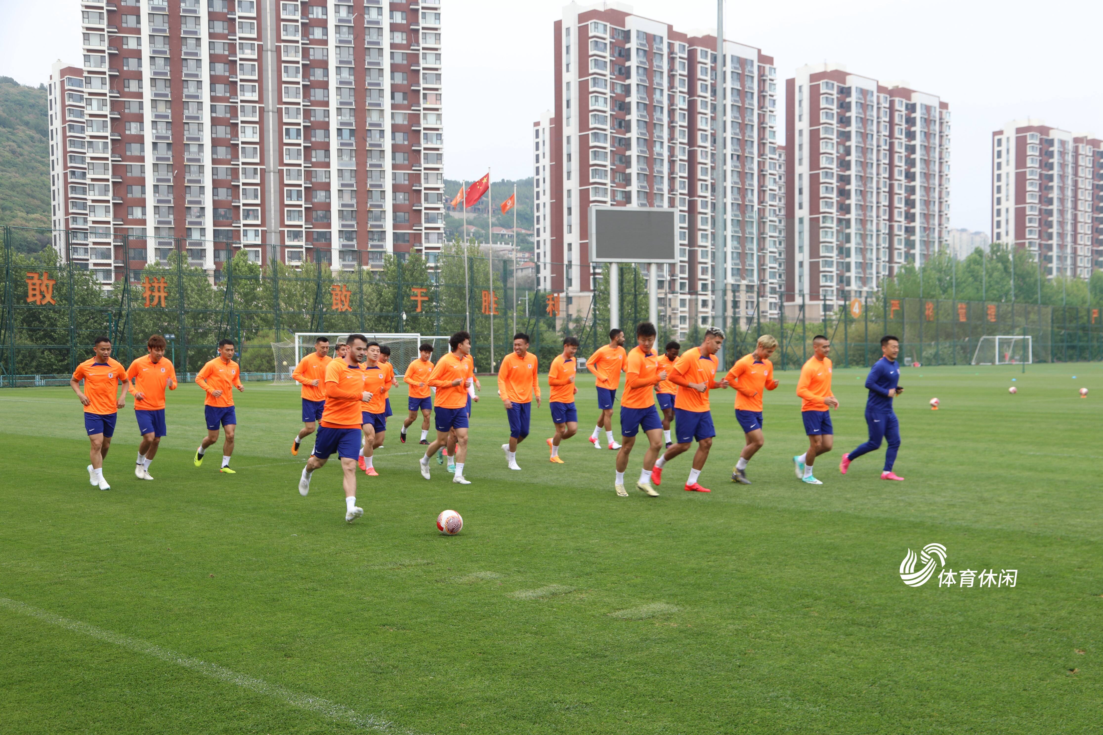 体育盛宴!泰山峻领先,雄壮广开锣前枪后炮 体育盛宴!泰山峻领先,雄壮广开锣前枪后炮