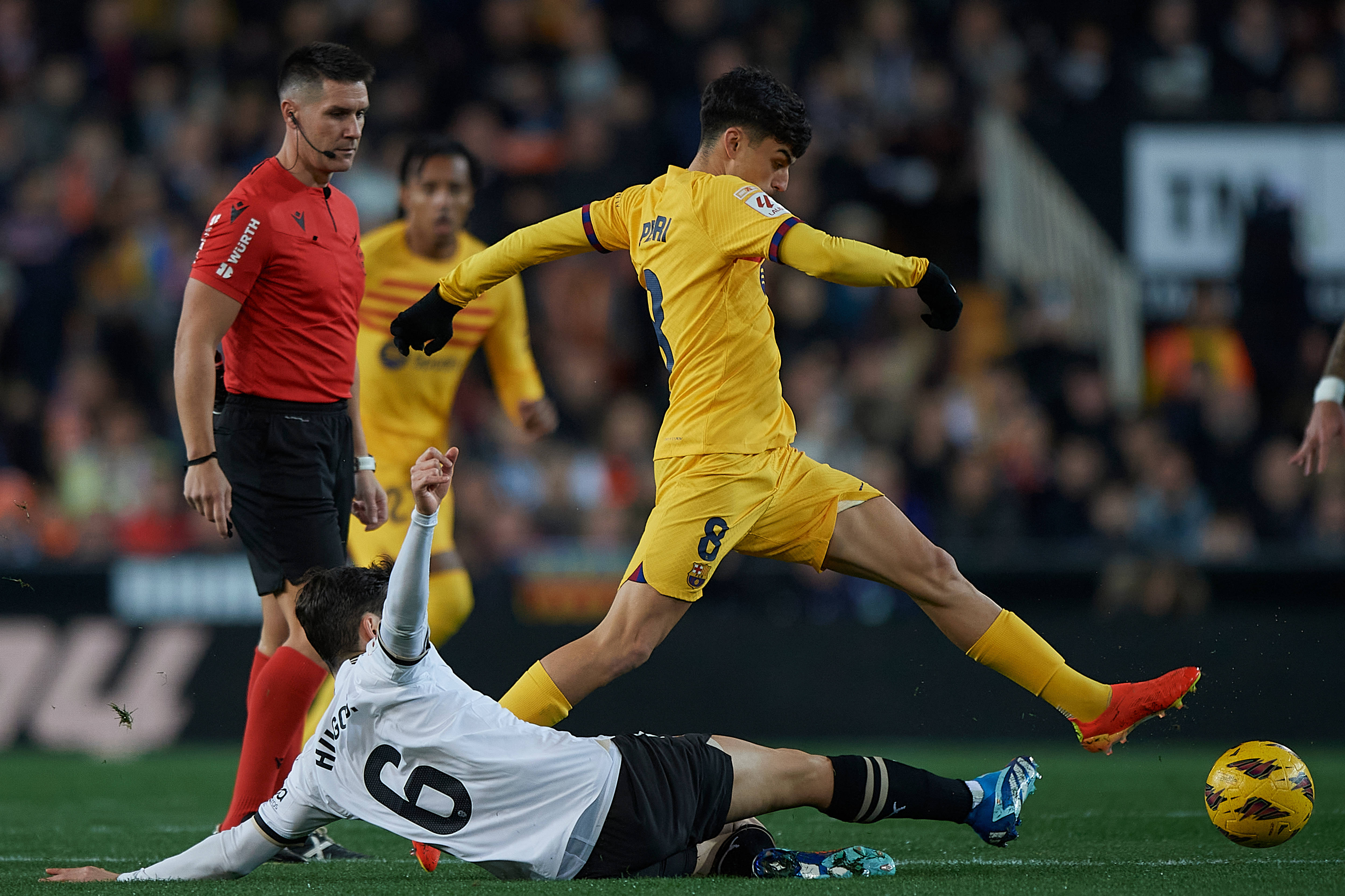 星空体育-足球巨星在国际赛事中完美发挥