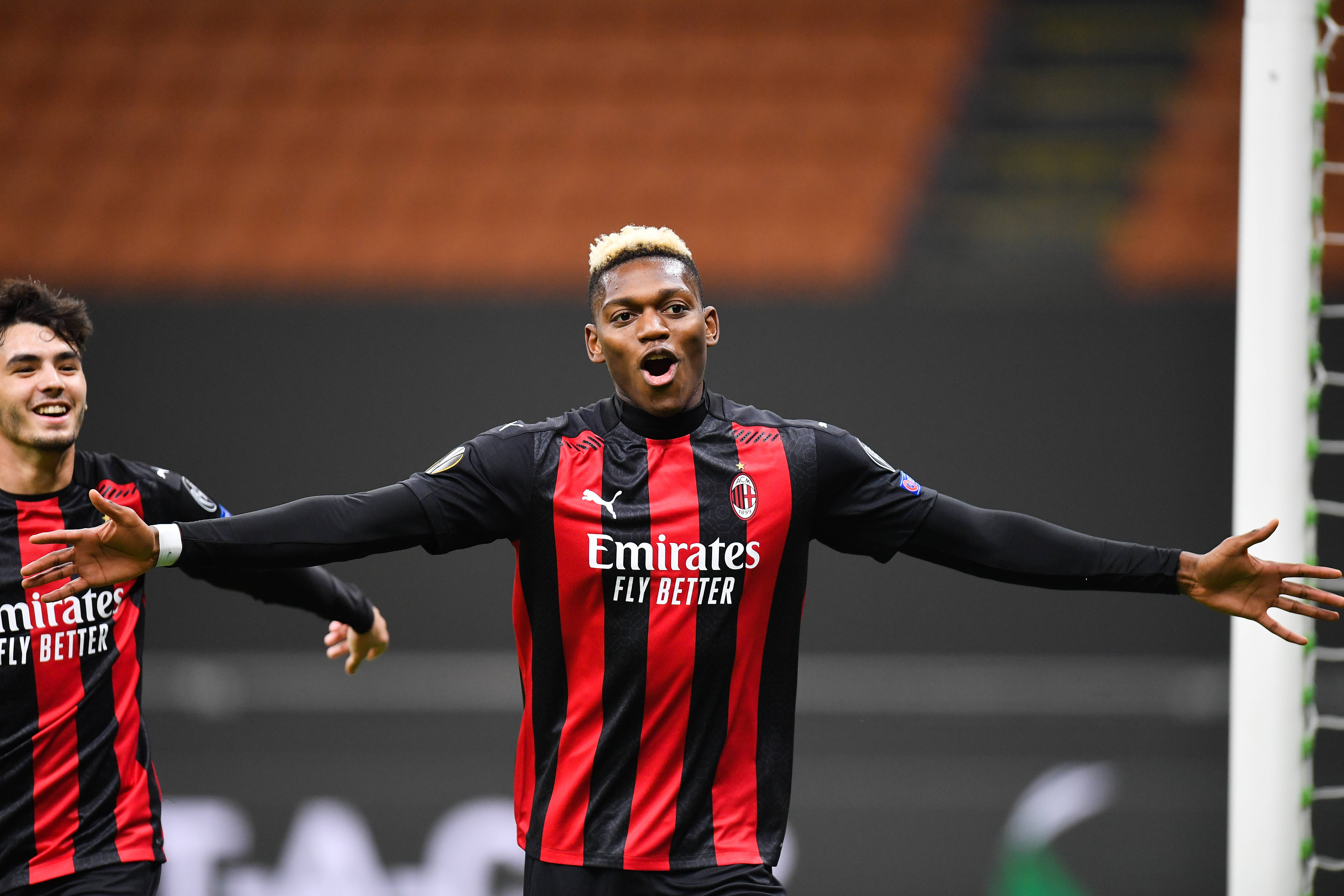 星空体育-里昂力压群雄,稳坐联赛第一