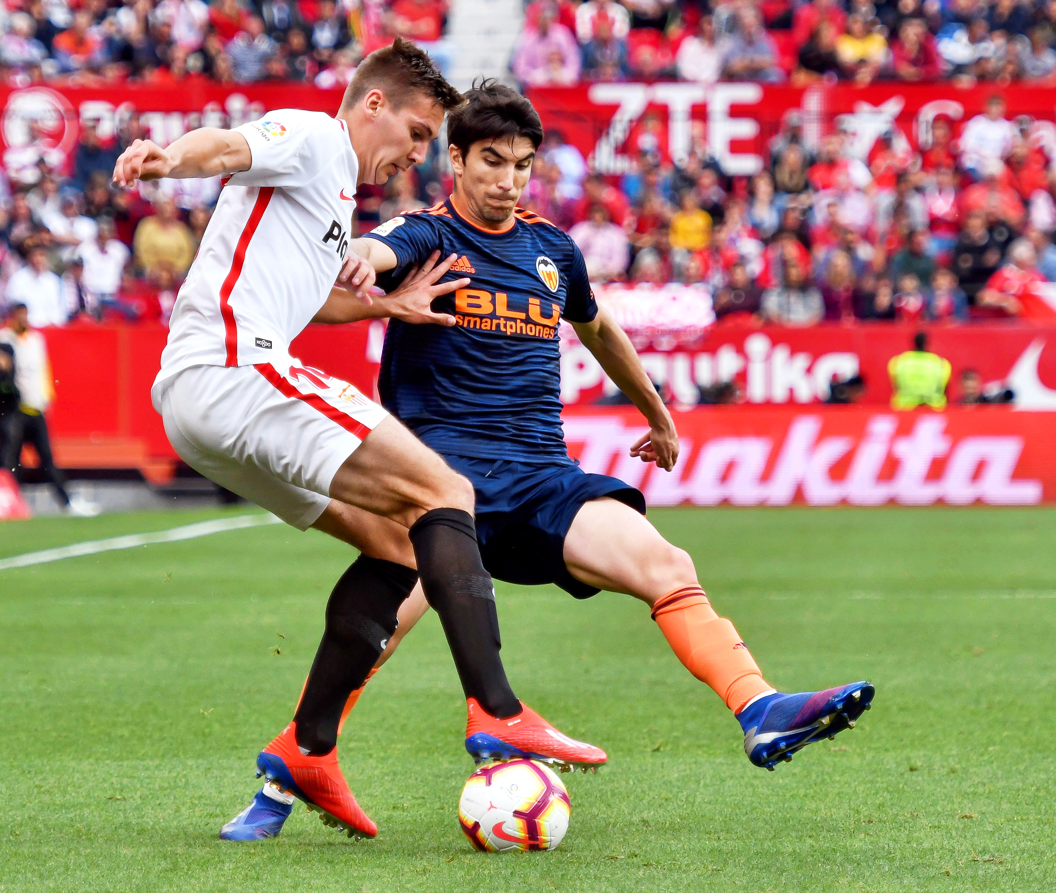 星空体育-塞维利亚青年队新秀赢得球迷瞩目