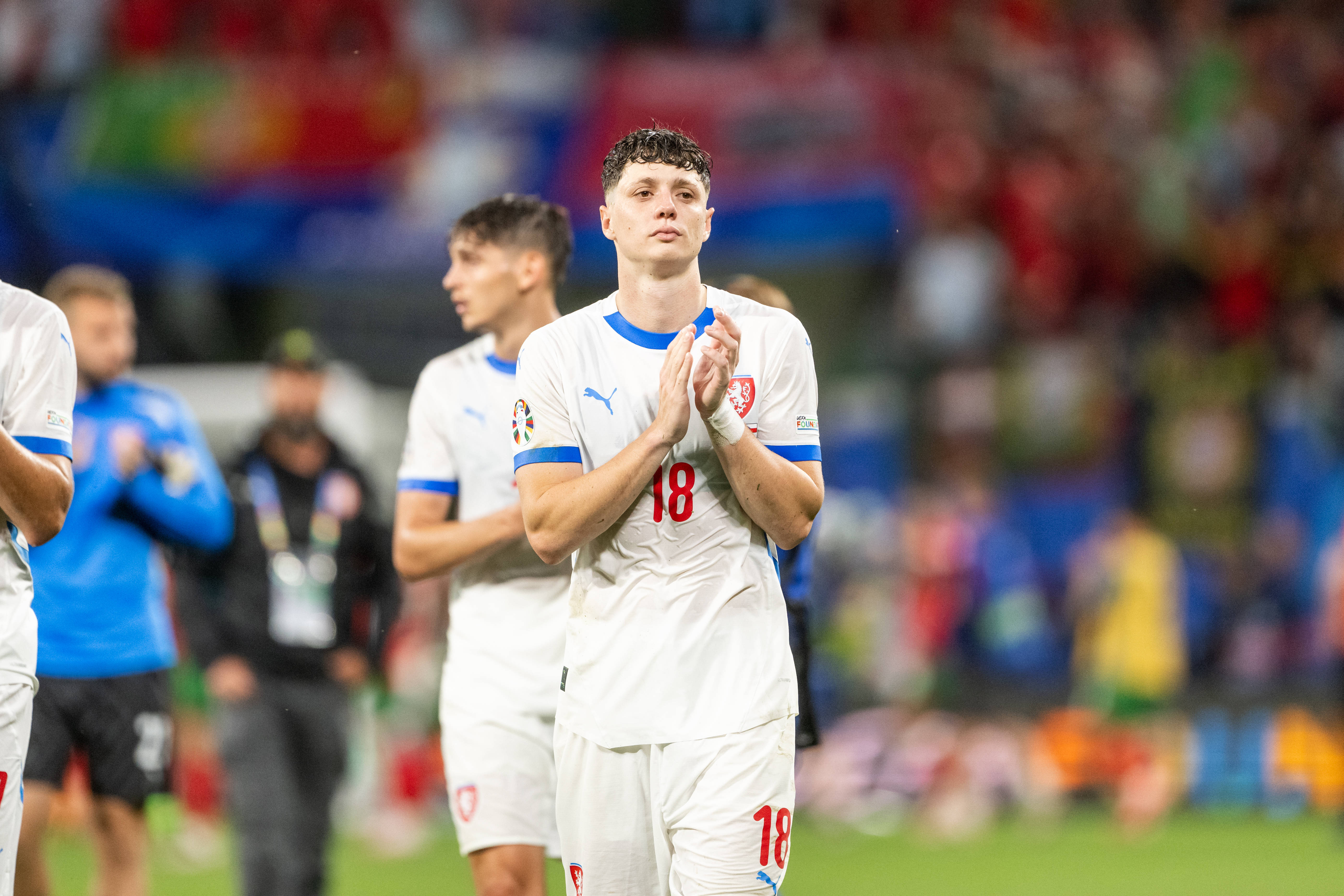 欧洲杯赛场精彩即将上演,球队备战热情澎湃 欧洲杯赛场精彩即将上演,球队备战热情澎湃