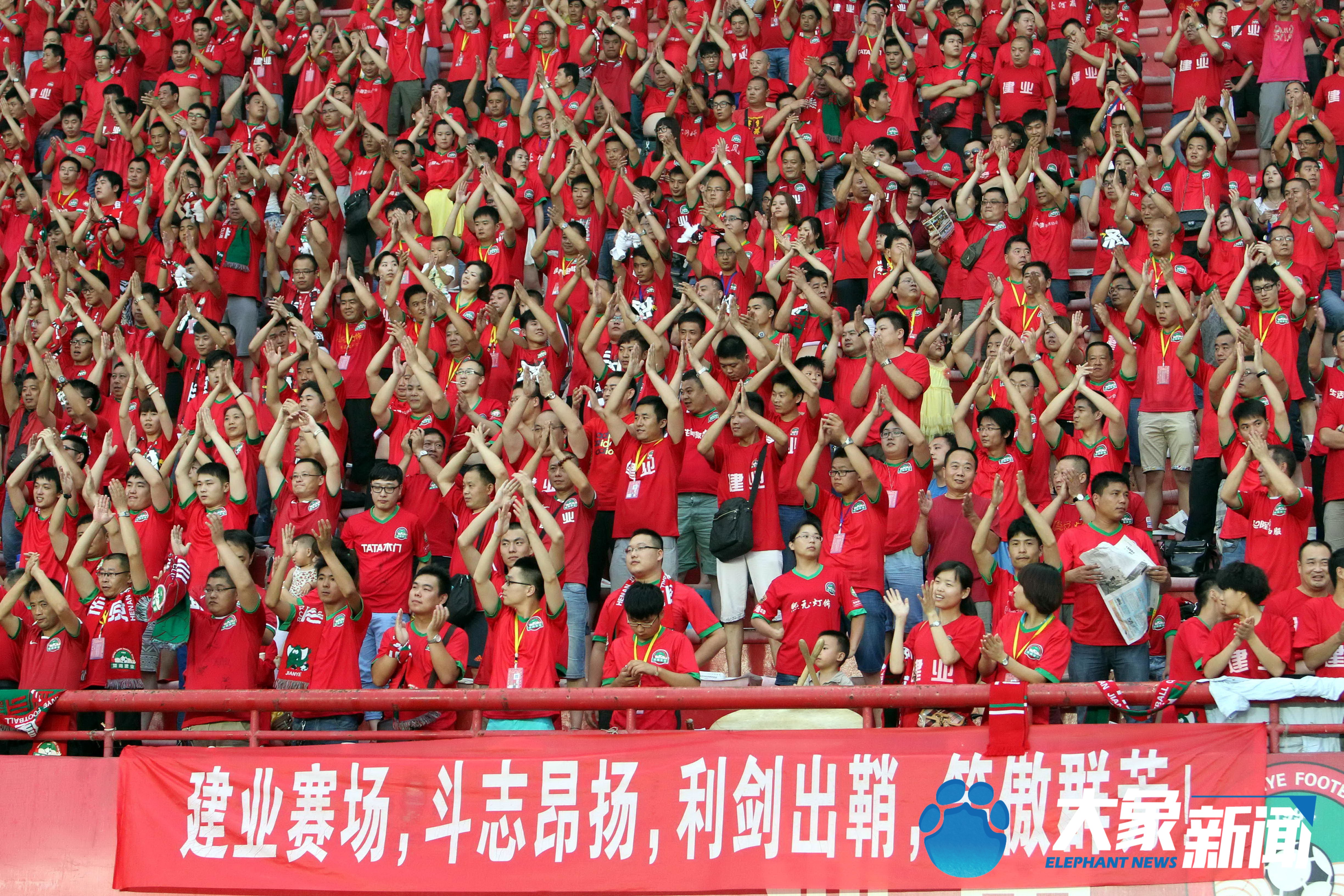 星空体育-纵论中超比赛趋势，战况激烈，胜负难预料