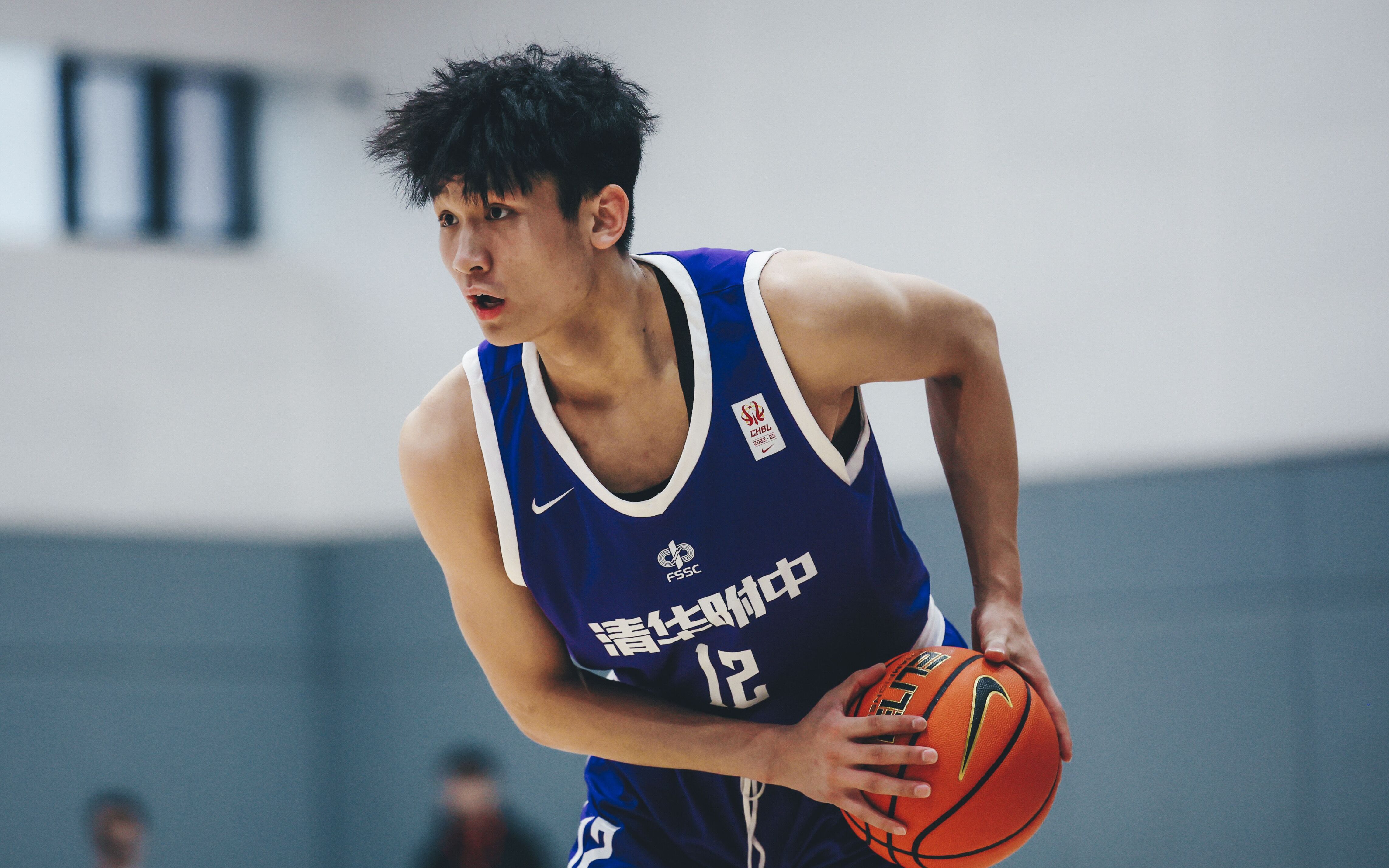 星空体育-一名篮球队员因发挥优异而受到社会关注