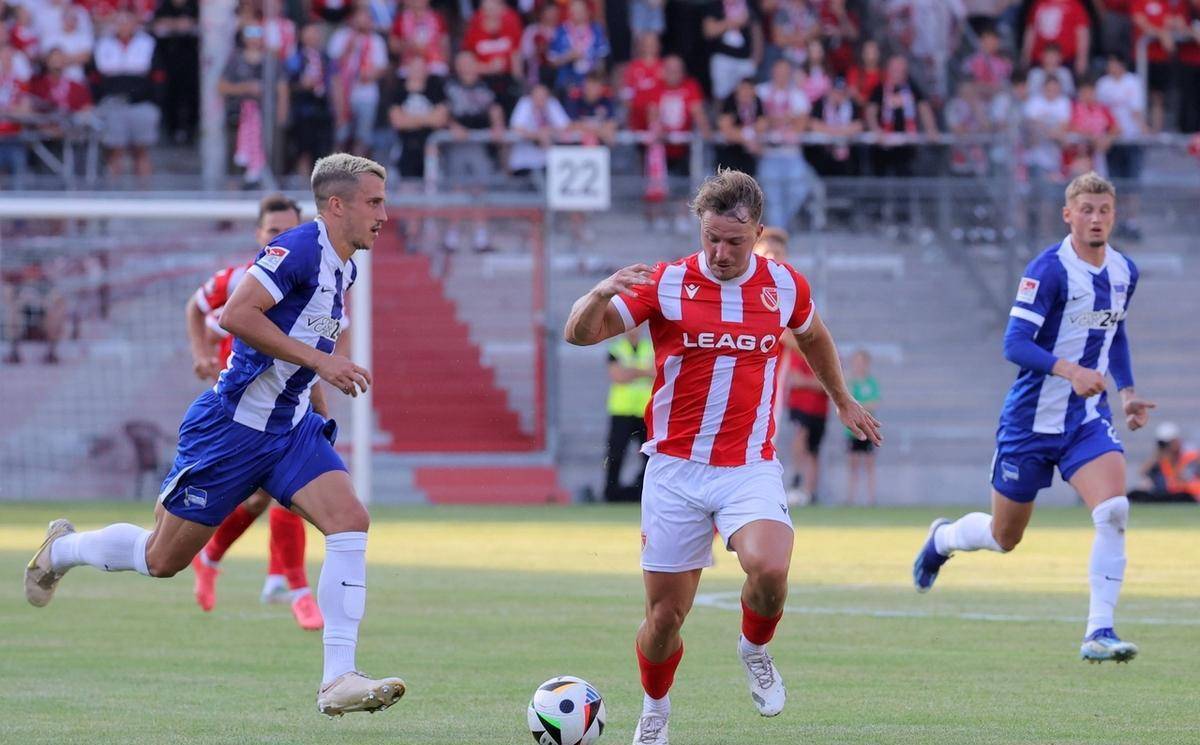 柏林赫塔球员备战赛季首场比赛，积极备战提高战力