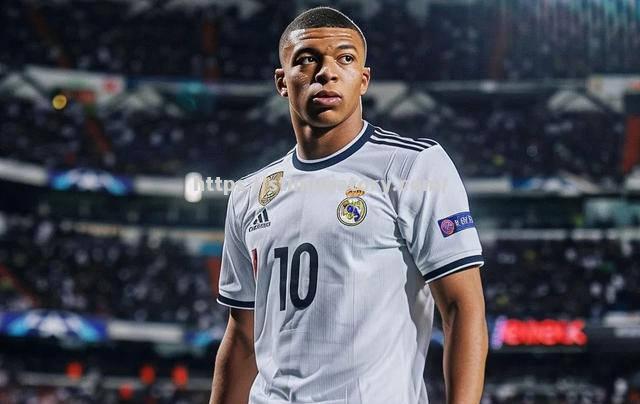 AC米兰备战新赛季:球员名单公布,新援加盟战旧将,期待夺冠再添新动力 AC米兰备战新赛季:球员名单公布,新援加盟战旧将,期待夺冠再添新动力