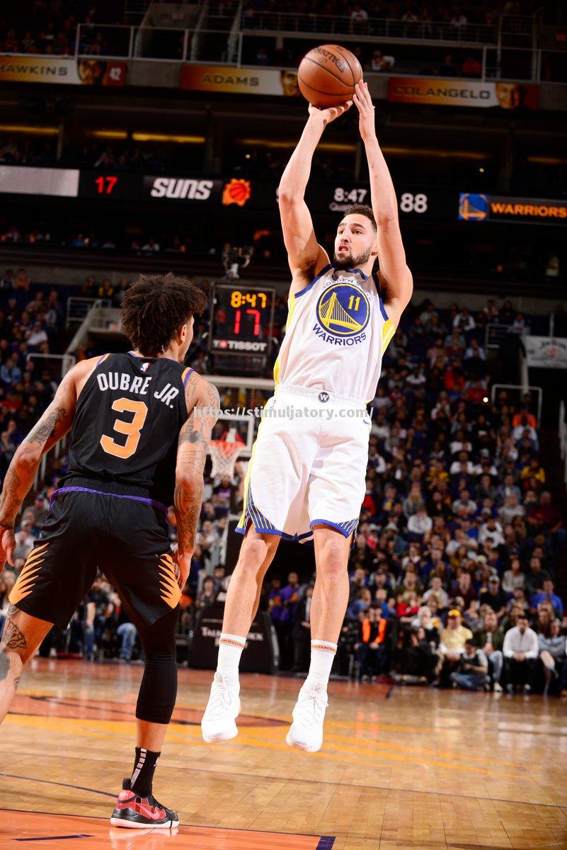 勇士球星克莱-汤普森重返球场,膝盖受伤仍坚持战斗 勇士球星克莱-汤普森重返球场,膝盖受伤仍坚持战斗