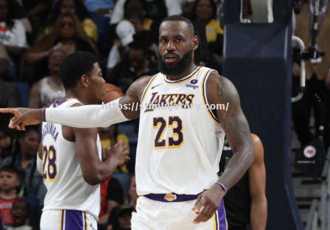 詹姆斯领军湖人主场大胜马刺，继续领跑西部