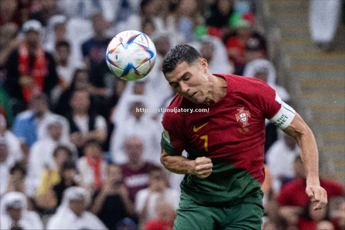 西涅连续进球表现抢眼，引发球迷争议