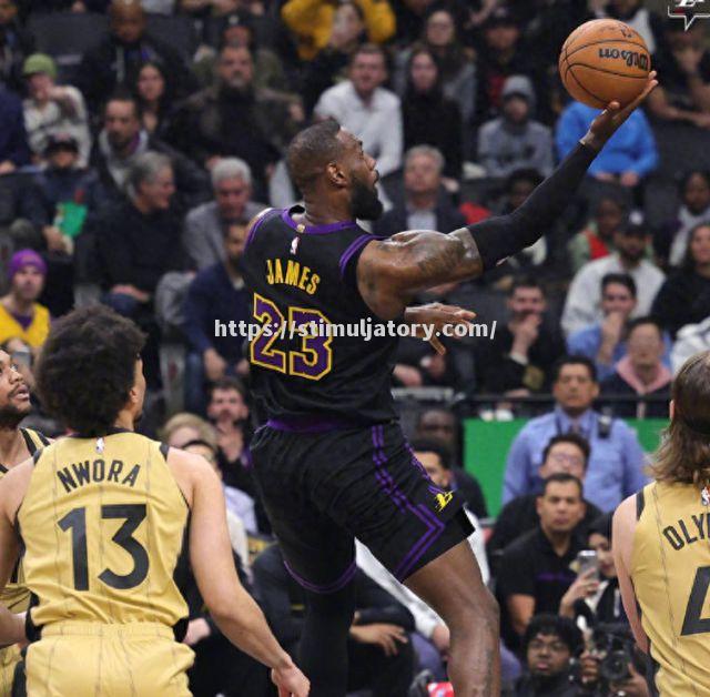 勒布朗-詹姆斯再度刷新纪录，湖人战胜爵士