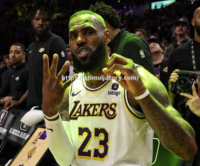 湖人队横扫活塞，勒布朗-詹姆斯砍下25分