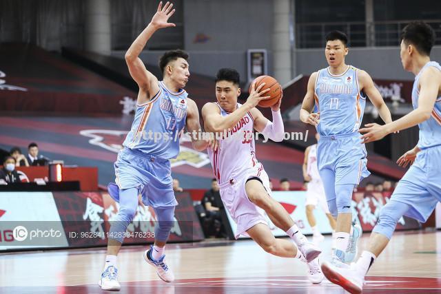 星空体育-山西男篮与广州男篮将上演紧张对决