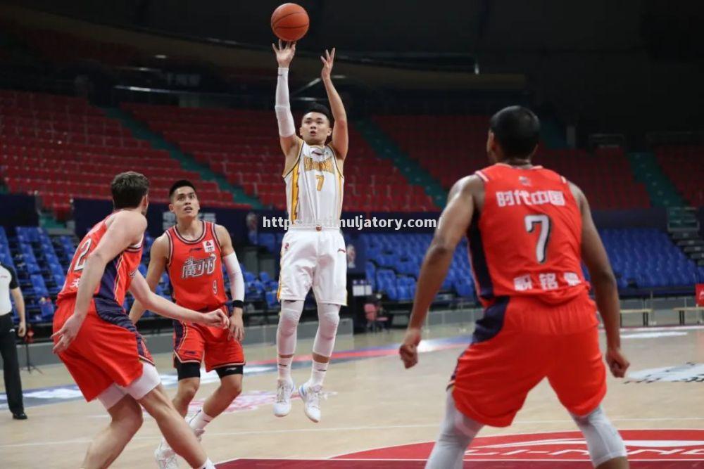 山西男篮与广州男篮将上演紧张对决 山西男篮与广州男篮将上演紧张对决