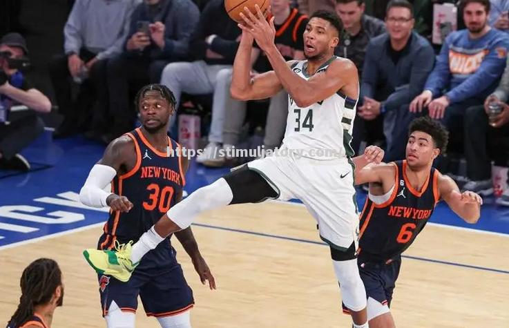 尼克斯队遭遇险胜,主场压制对手成功晋级 尼克斯队遭遇险胜,主场压制对手成功晋级