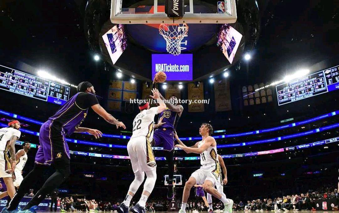 星空体育-鹈鹕力克湖人，主场高举胜利