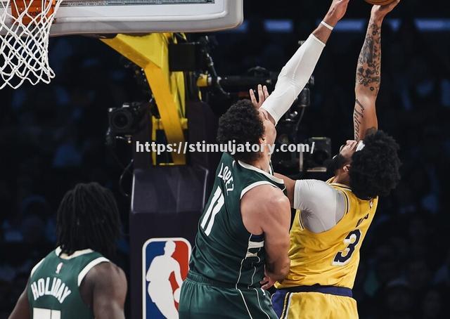 星空体育-雄鹿主场大胜火箭，字母哥全面发挥引领球队取胜