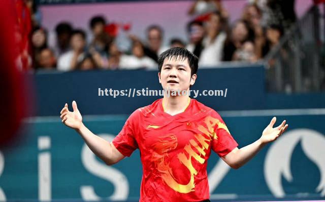 热血搏杀！球员全力拼搏争取胜利