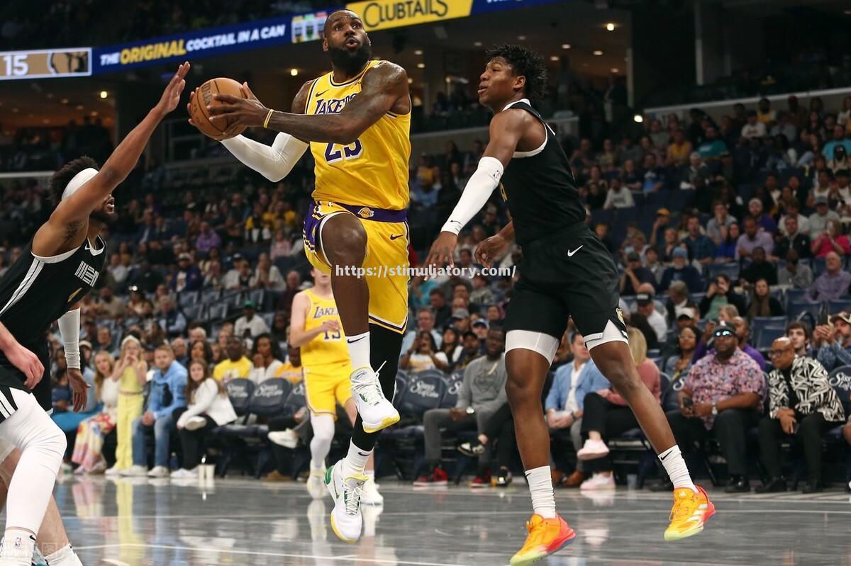 星空体育-斯托克城主场拼得头破血流,险胜对手取得胜利