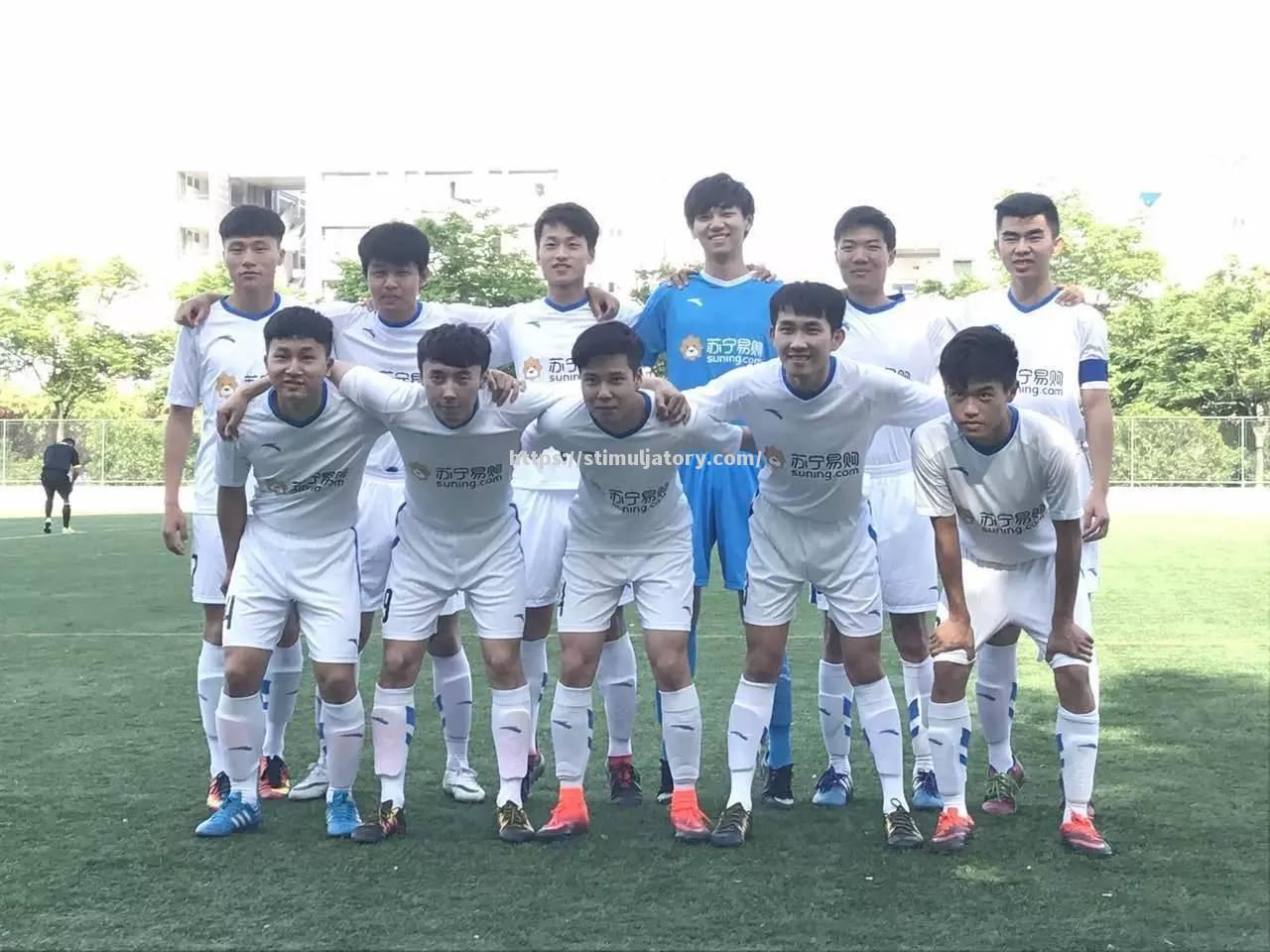 江苏科技大学体育中心球场上全力拼搏，荣誉属于胜者