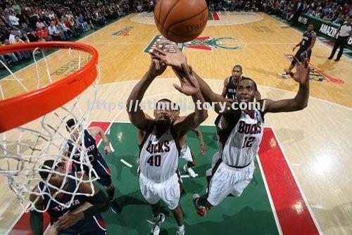 星空体育-老鹰队闪电进攻效果显著，迅速拉开比分差距