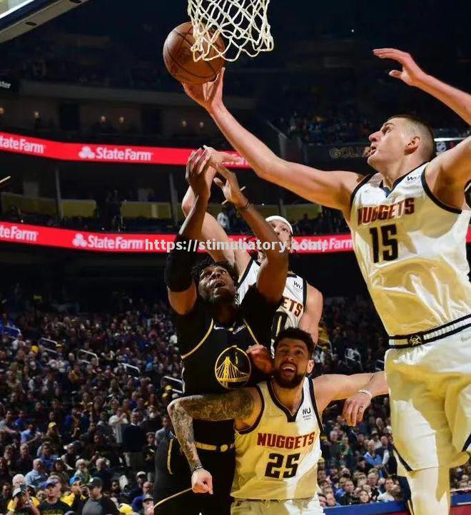 星空体育-勇士掘金大战，篮下对抗十分激烈