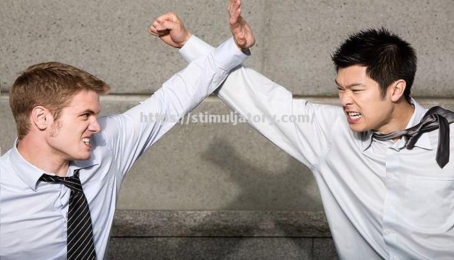 星空体育-队内矛盾暴露，球员发飙大打出手，主教练反应强硬