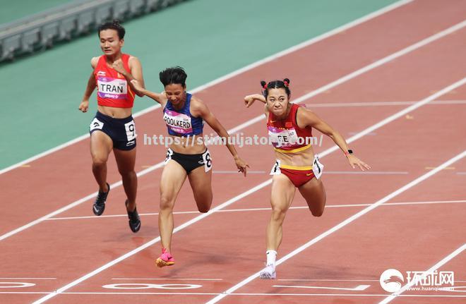 田径项目中女子选手表现出色夺得金牌