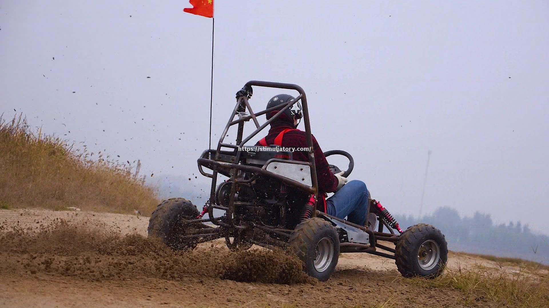 卡丁车比赛选手技术娴熟,赛场上驰骋自如 卡丁车比赛选手技术娴熟,赛场上驰骋自如