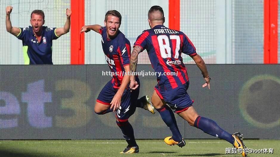 克罗托内中场联手取胜,球队豪取三分 克罗托内中场联手取胜,球队豪取三分