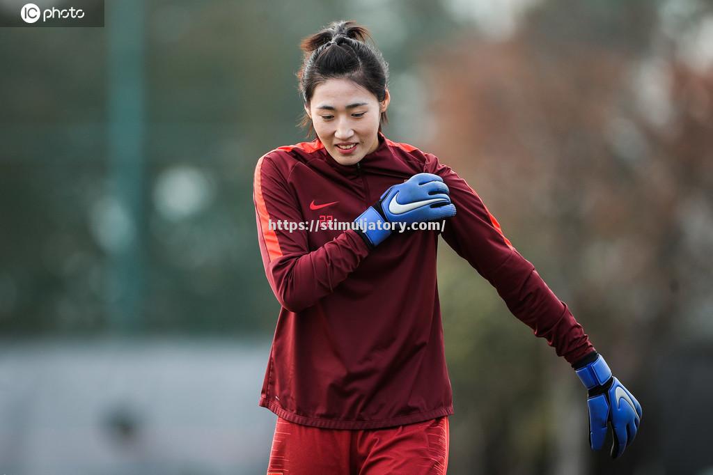 星空体育-五连胜！女足板凳深度展现实力，面对困境从容应对