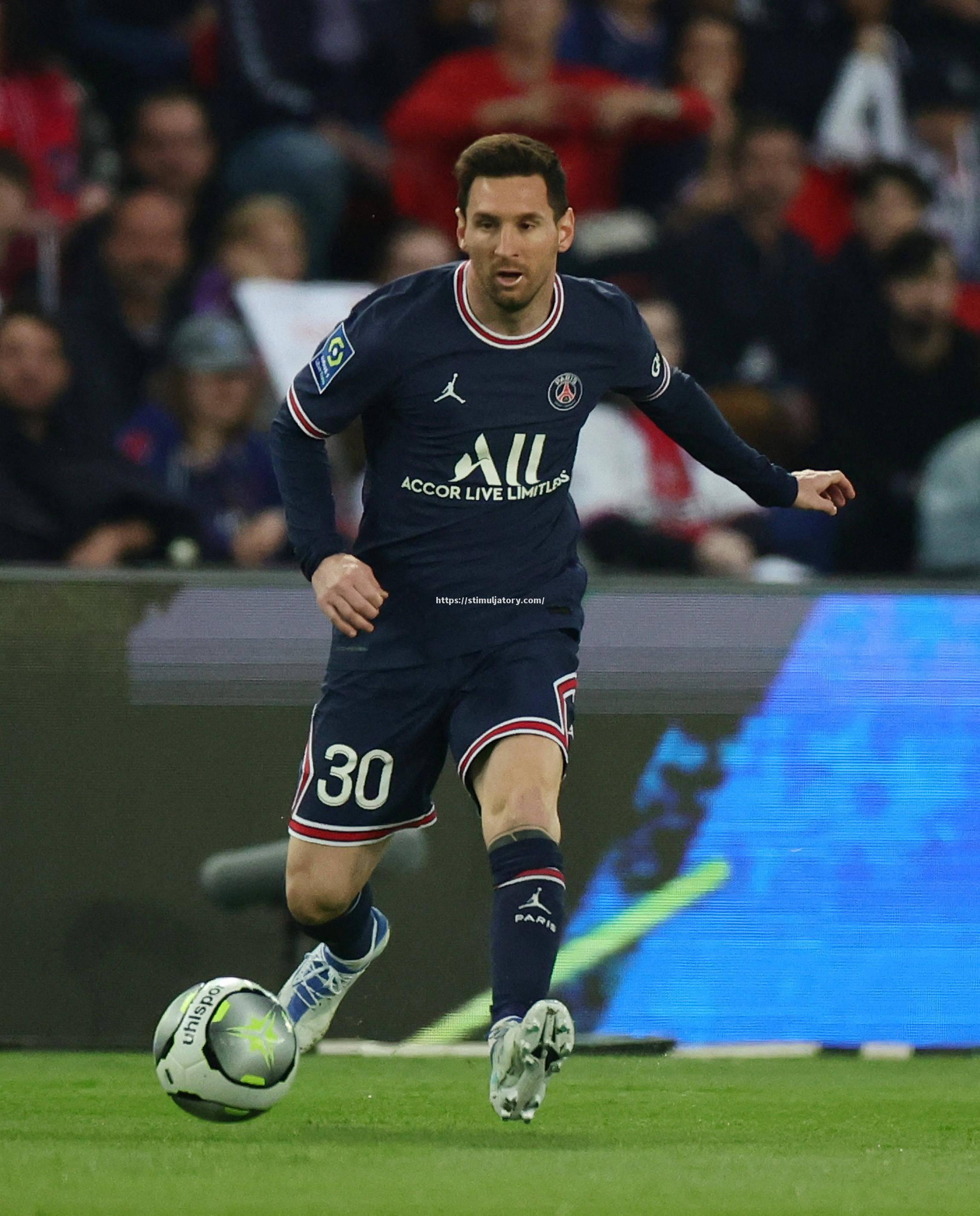 星空体育-巴黎圣日耳曼客场遭遇挑战,险胜对手保持不败