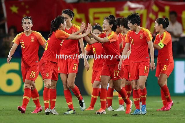 星空体育-拼搏进取:女足比赛选手斗志昂扬