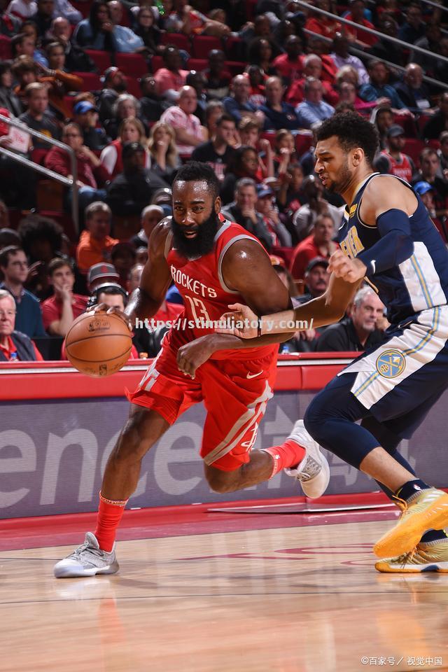 比赛实况报道,球队表现备受热议 比赛实况报道,球队表现备受热议