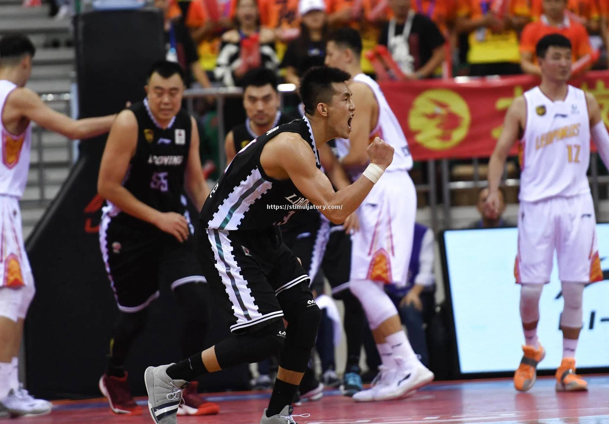 星空体育-内线主力受伤,球队防守岌岌可危