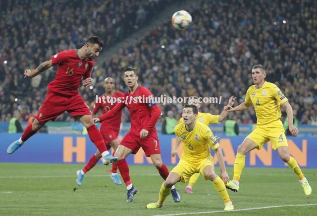 乌克兰队在欧预赛比赛中遭受失利 乌克兰队在欧预赛比赛中遭受失利