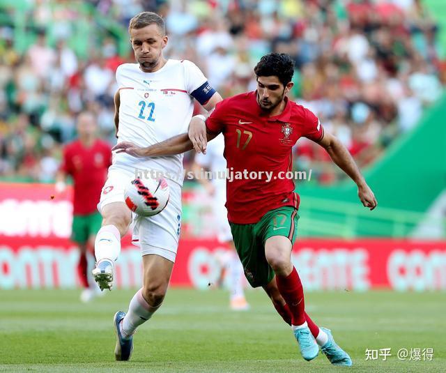 星空体育-足球赛事精彩不断，各支球队奋勇拼搏