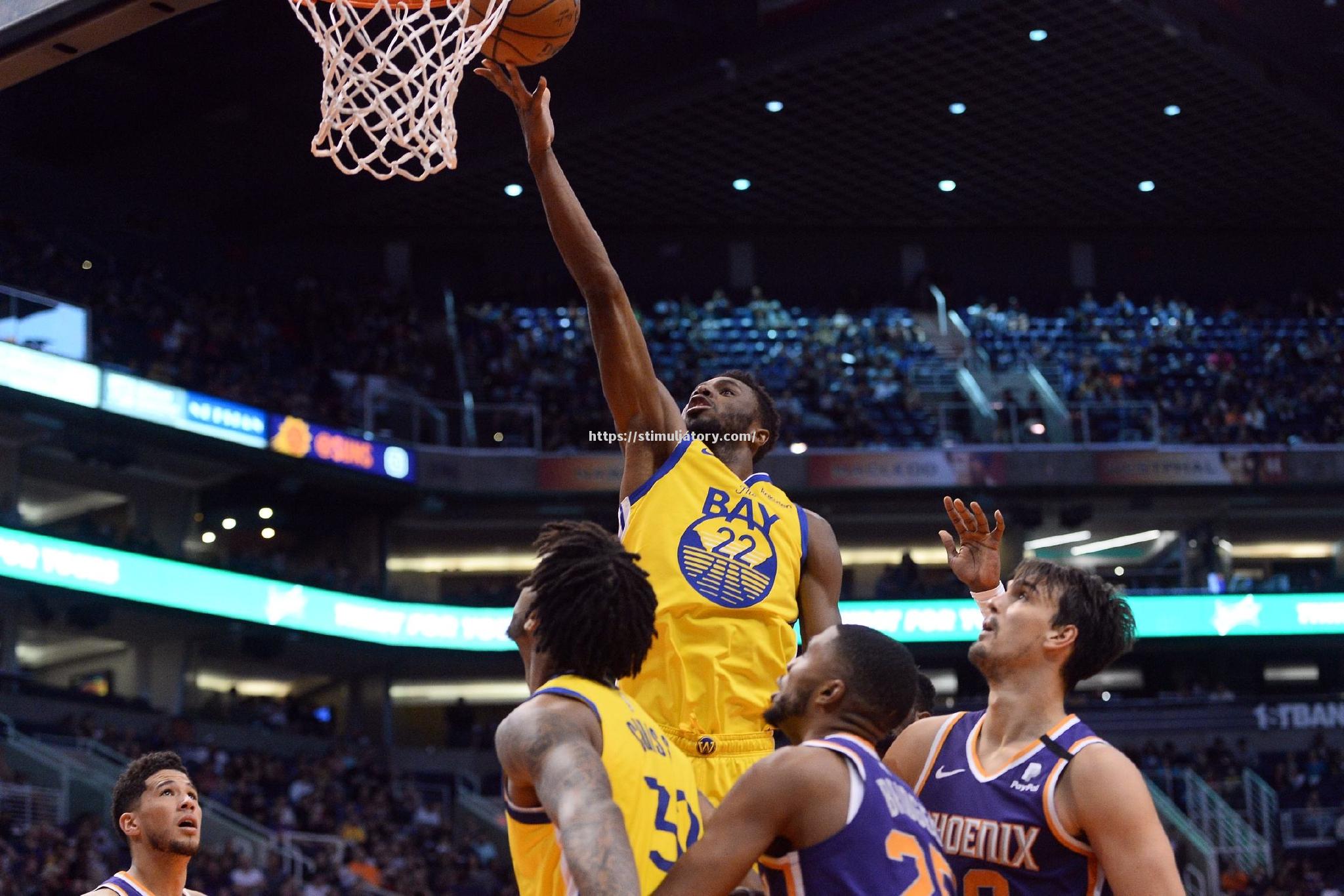 勇士后卫表现稳定,带队获胜 勇士后卫表现稳定,带队获胜