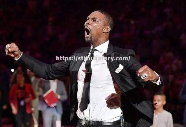 星空体育-空前绝后:球队配合无以伦比的默契