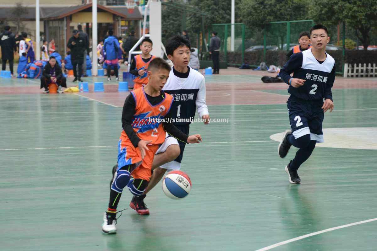 精彩的篮球比赛展现球员超凡技艺 精彩的篮球比赛展现球员超凡技艺