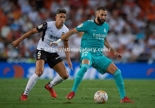 星空体育-瓦伦西亚惊险逆转,西甲劲旅再现冲劲