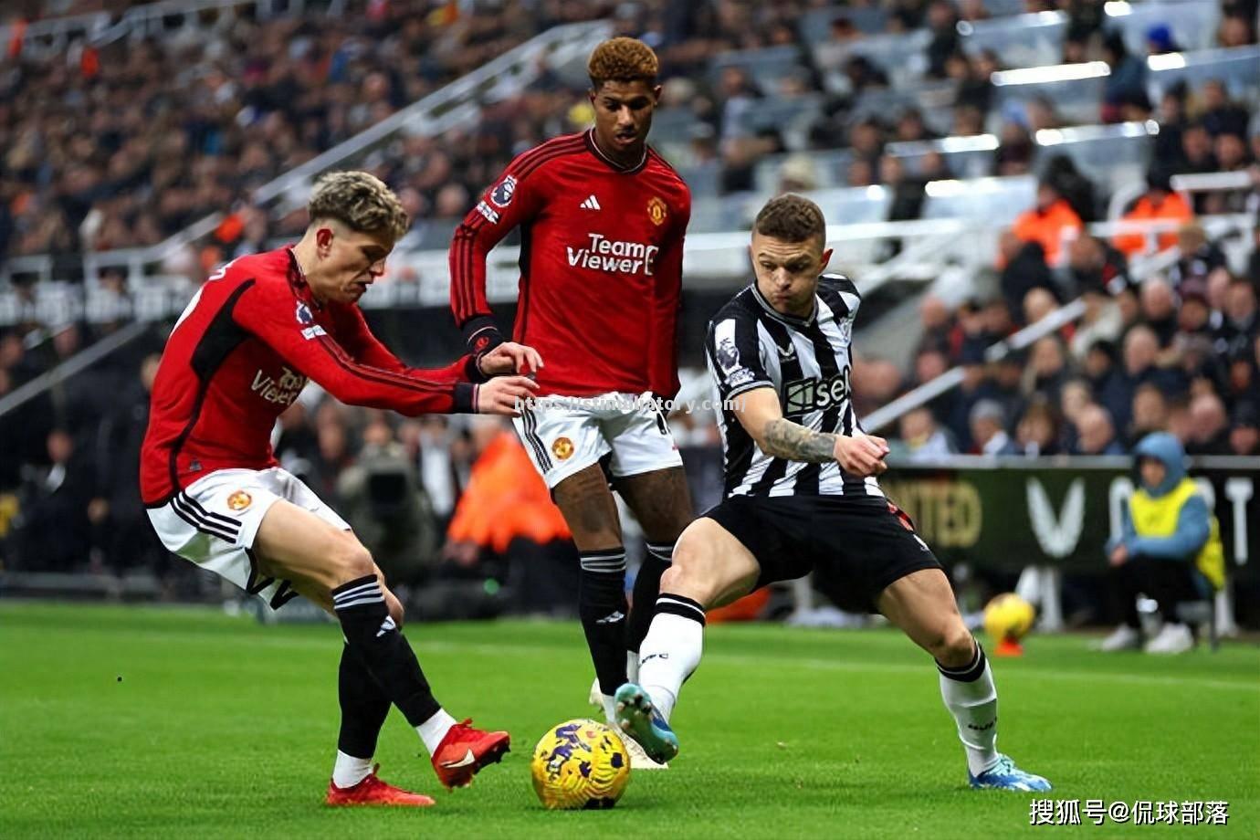 星空体育-爆冷!曼联被挑落,前四榜首形势越发严峻