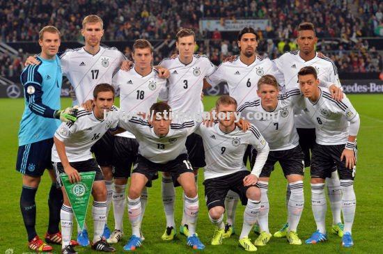 星空体育-强队对决足球赛场的激烈厮杀