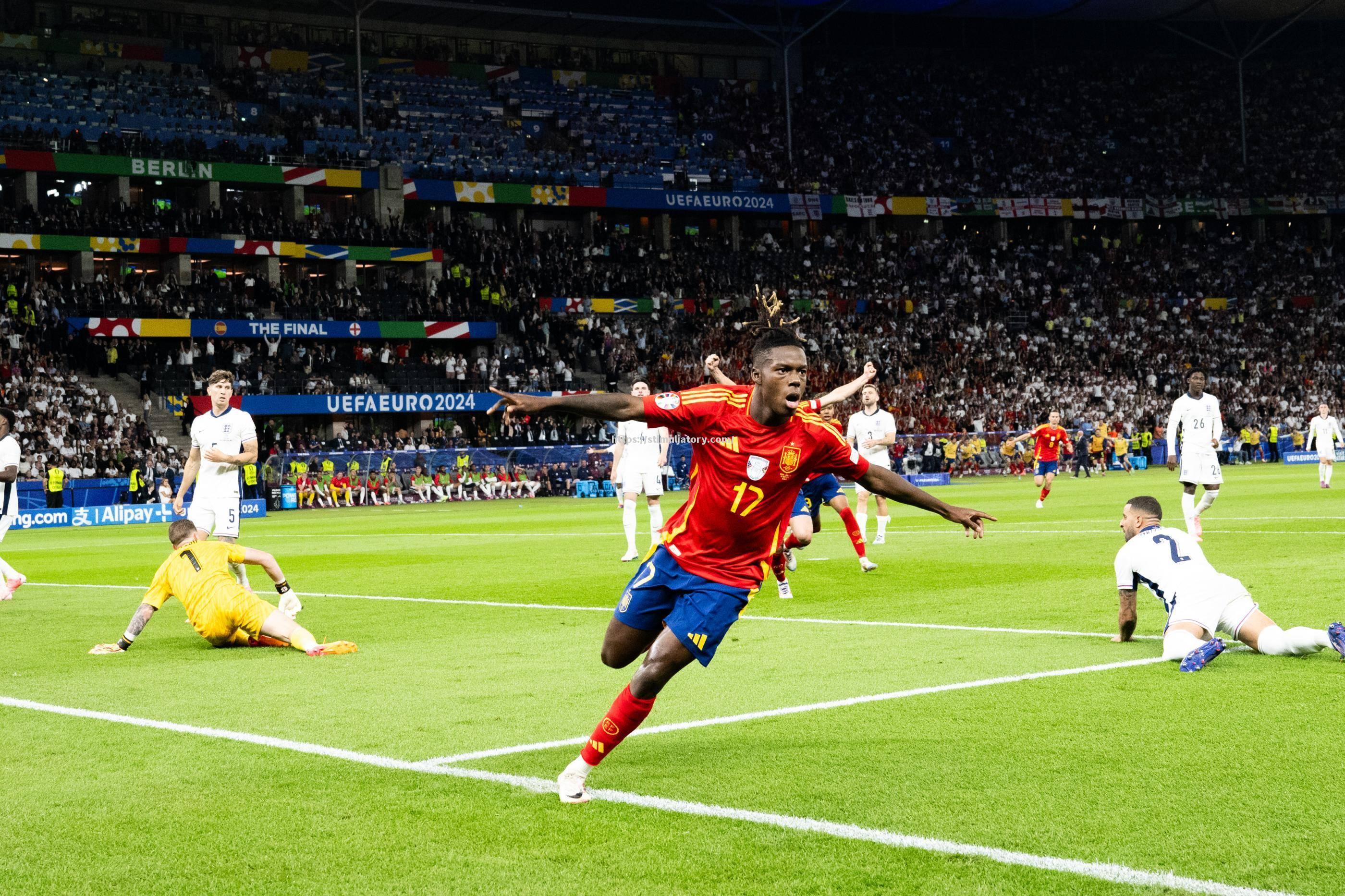 西班牙队首轮比赛中大胜对手,赢得了观众的掌声 西班牙队首轮比赛中大胜对手,赢得了观众的掌声