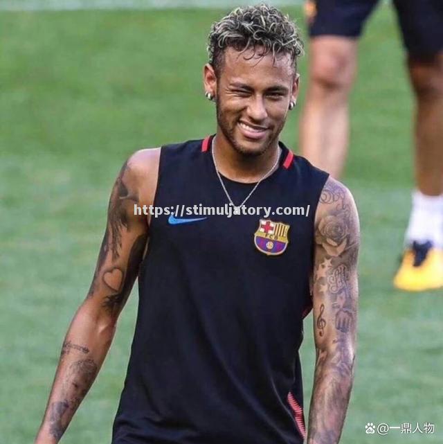 巴黎球员内马尔回归赛场