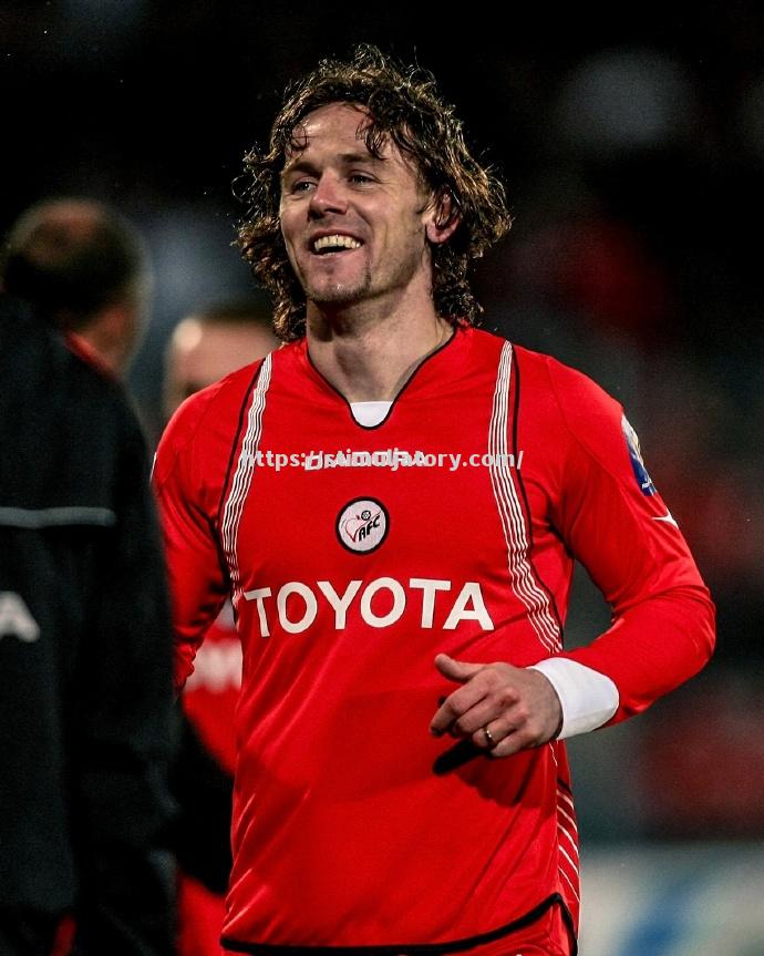 星空体育-瓦朗谢纳客场失利，士气受挫