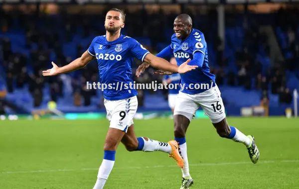 埃弗顿逆转胜，西汉姆联升至前八