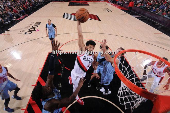 星空体育-杰克逊砍下多分,带领球队赢得胜利